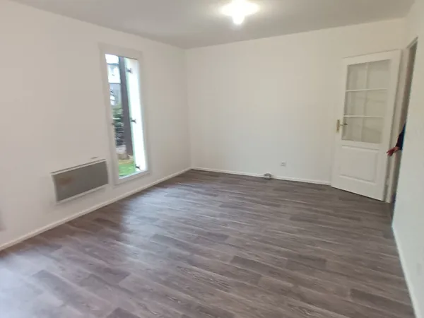 Survilliers - F3 avec terrasse, jardin privatif et box dans résidence de standing