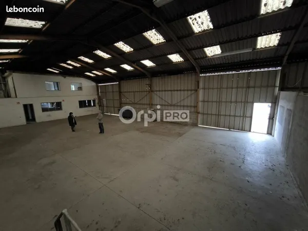Local d'activité 450 m²