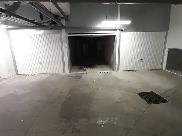 Garage box double fermé