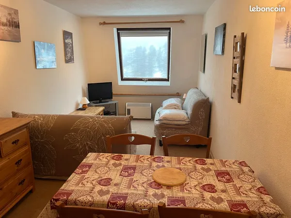 Studio immeuble "les etoiles" pieds des pistes côte luge d'ete
