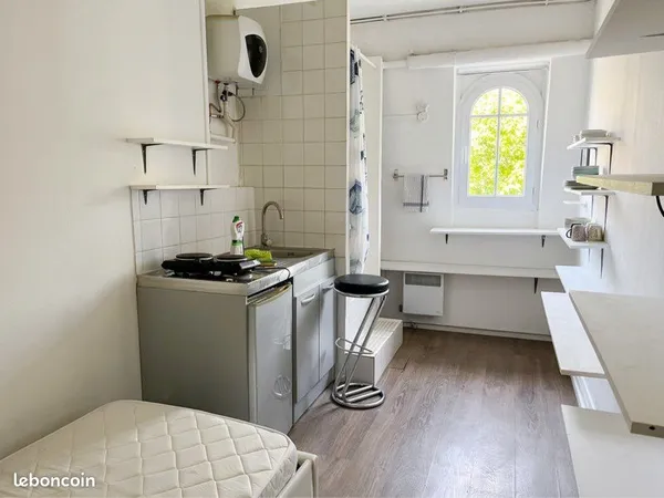 Bd Saint-Germain - Vente 2 chambres de service adjacentes