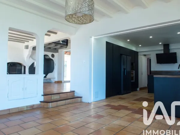 Maison 6 pièces 207 m²