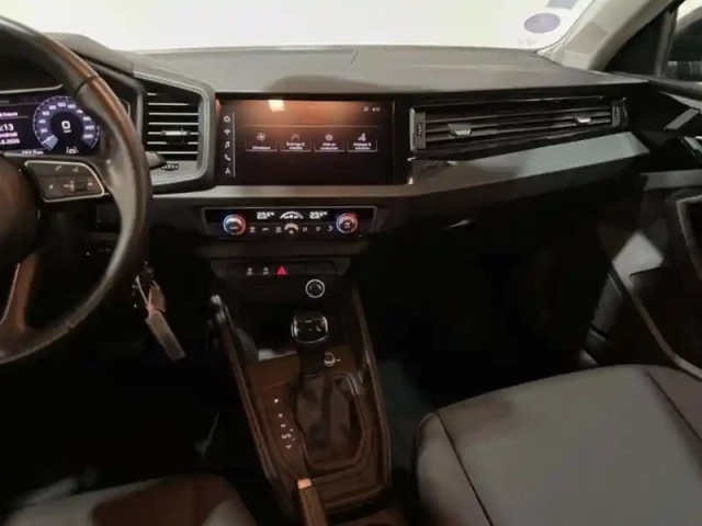 Audi A1 30 tfsi 116 ch s tronic 7 design — photo 10