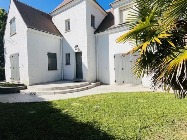 Villa à louer avec piscine à Serris