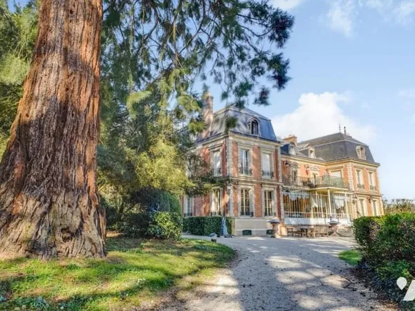 Dourdan - Maison bourgeoise de style Napoléon III, 747 m², sur un terrain d'un hectare