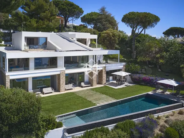 Maison 8 pièces 650 m²