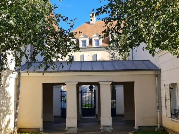 Magny-Le-Hongre : appartement dernier étage avec 2 pièces à