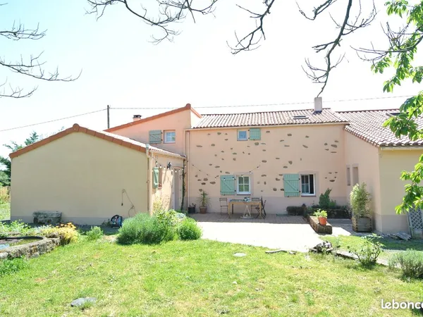 Maison en campagne 5 chambres 2 garages sur 1800 m² de terrain