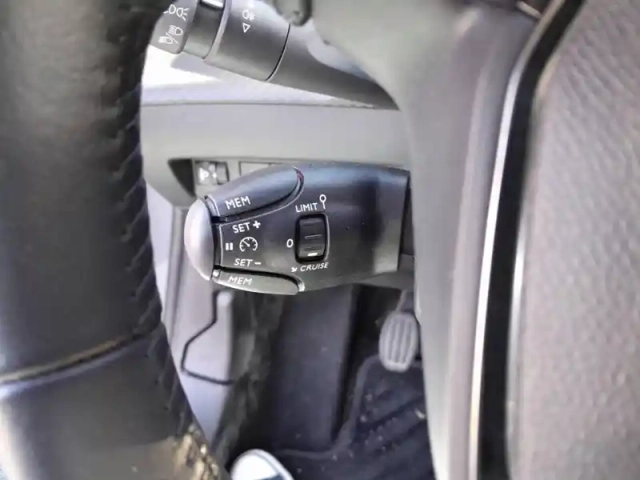 Peugeot 208 puretech 100 s&amp;s bvm6 — photo 15