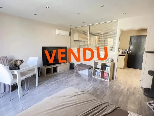 À acheter sur saint-Cannat : Appartement de 35m2 au coeur du village.