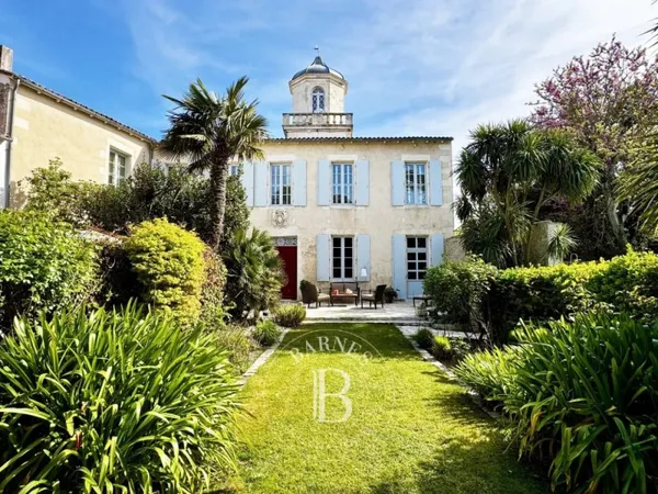 EXCLUSIVITÉ - PROPRIÉTÉ UNIQUE À VENDRE SUR LE BOIS PLAGE EN RÉ