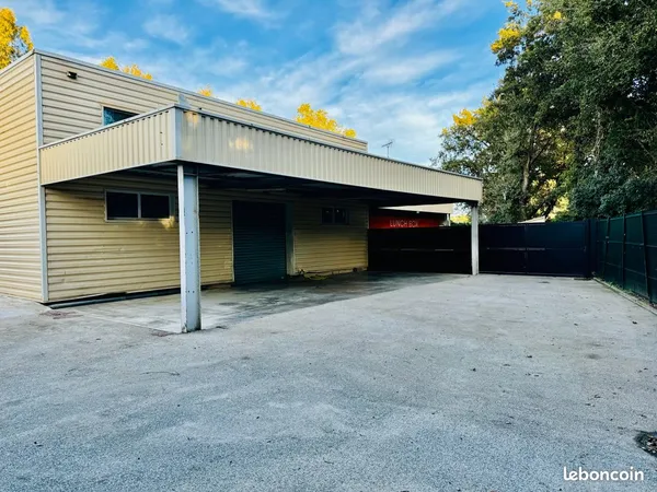 Local d'activité avec auvent et grande cour privative - zone des playes à six-fours