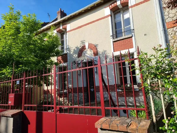 MAISON FAMILIALE AVEC JARDIN AU COEUR DE BLOIS