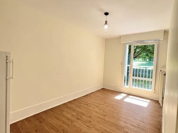 Appartement 6 pièces, 5 chambres avec grande terrasse