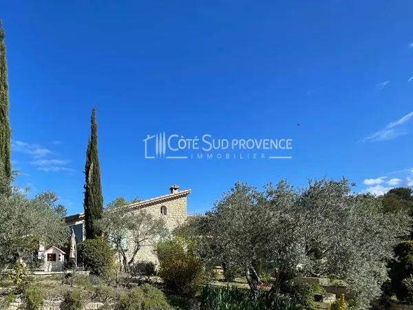 Maison 8 pièces 265 m²