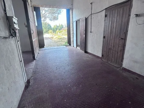 Parking / Local / Entrepôt de stockage de + de 80 m²