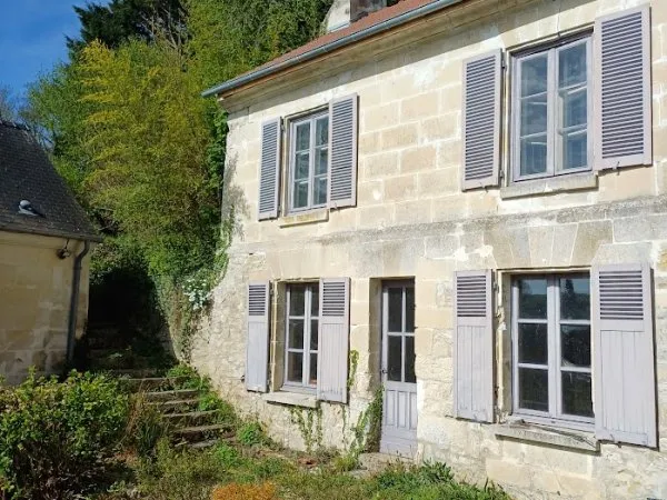 Propriété de 3 maisons et parcelle arborée à moins 1h de Paris, direct N2, en pleine forêt