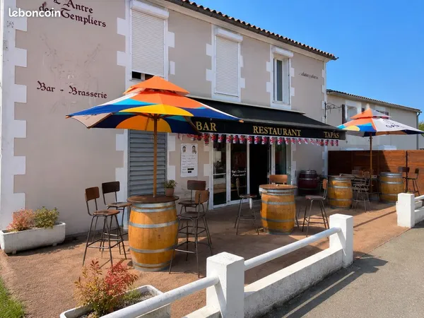 à vendre - murs d'un bar-restaurant avec grand logement - puyravault (85)