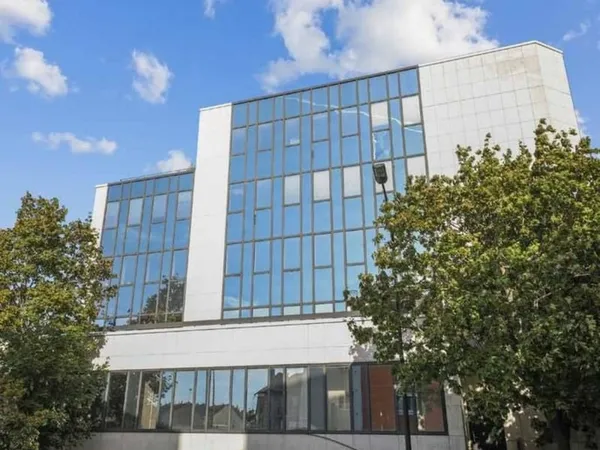 Bureaux 3 pièces 1101 m²