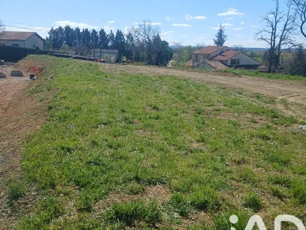 Terrain 705 m²