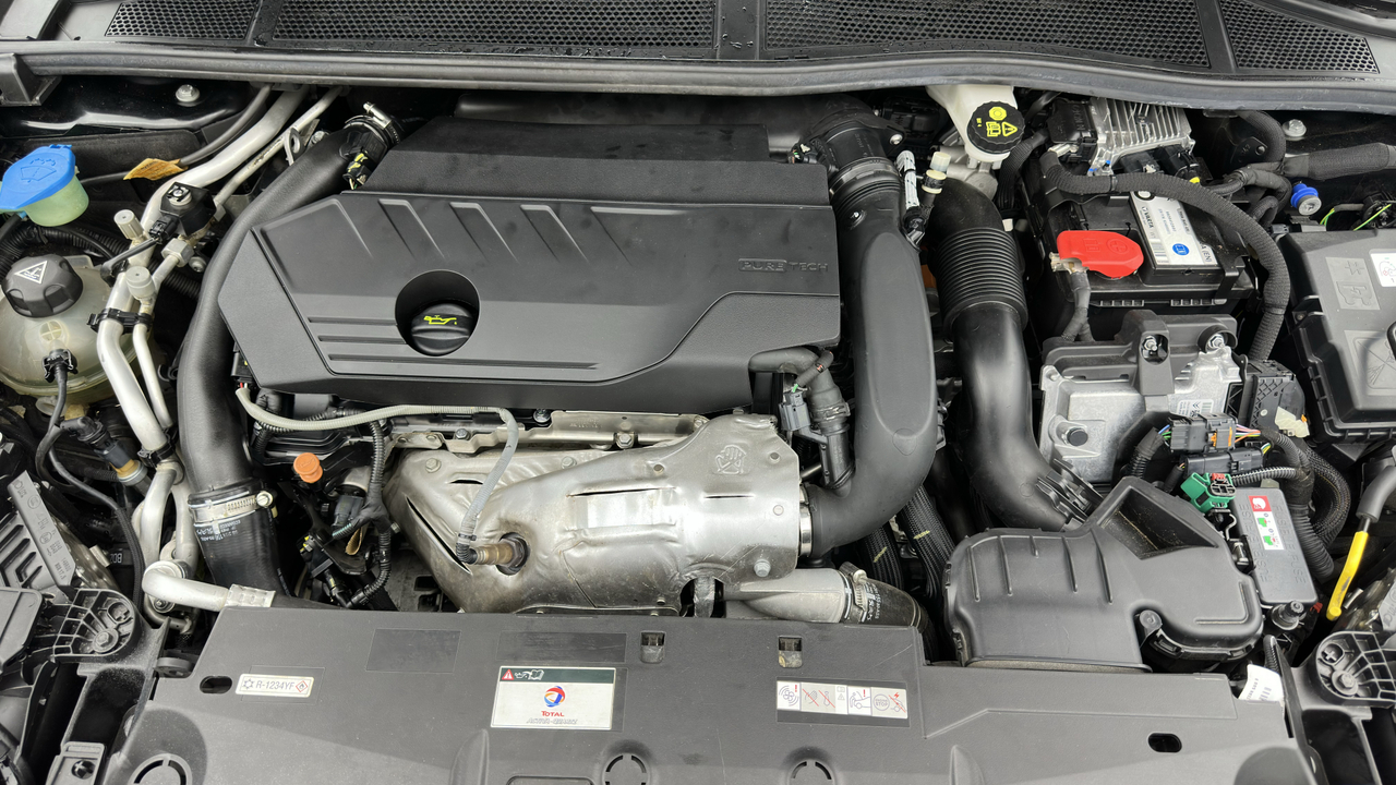 Peugeot 308 SW PHEV 180 e-EAT8 — photo 10