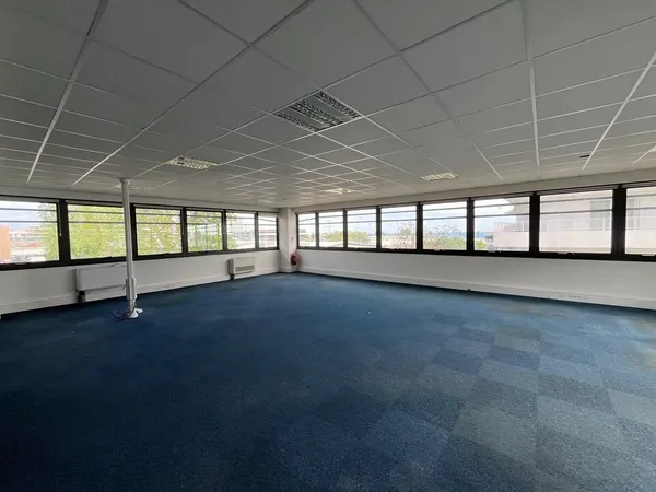 Bureau 335 m²