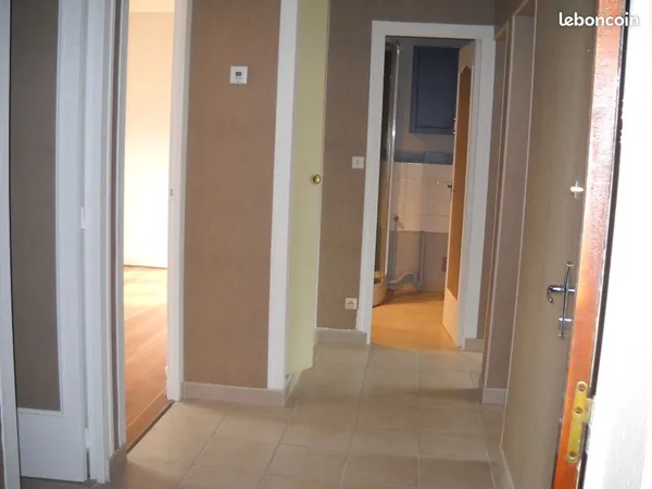 Appartement rénové 3 pièces 49 m² PARTHENAY 79