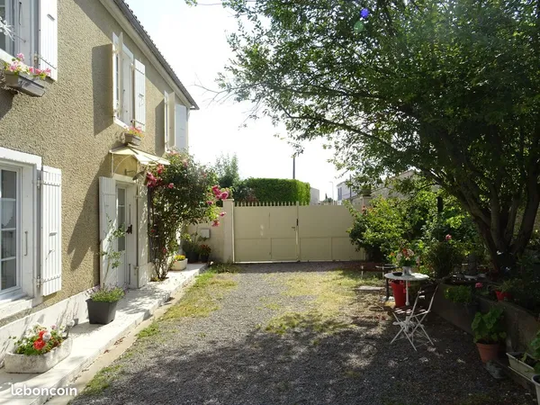 Charmante maison familiale lumineuse et chaleureuse avec jardin à 15 min La Rochelle