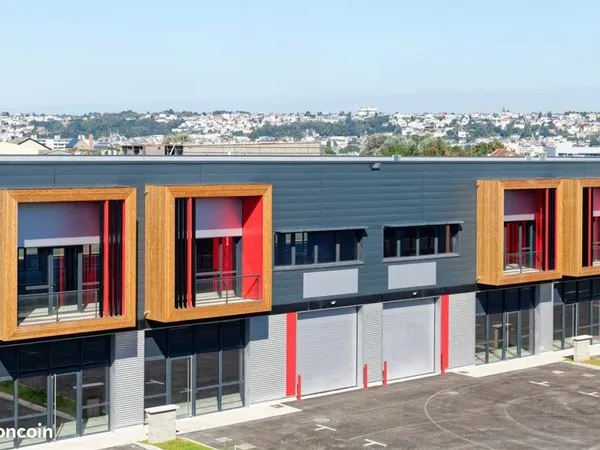 Local bureaux 6 296 m²
