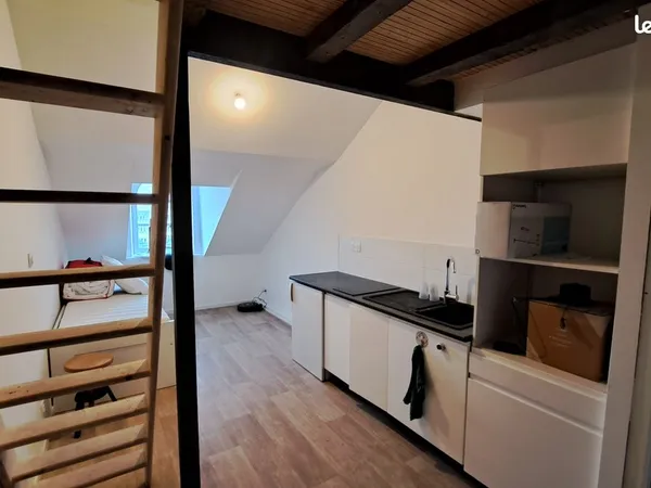 STUDIO 19 m2 Meublé ENTIEREMENT RENOVé CENTRE-VILLE de NANTES en face du CHU