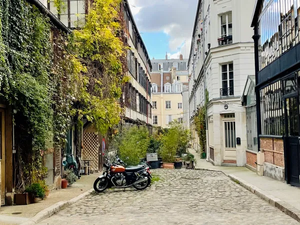 Paris 11e Bastille - 2 pièces de charme meublé dans une cour historique d'exception