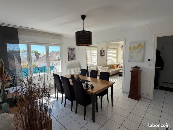 Appartement - 90 m² - 3 chambres + garage + cave