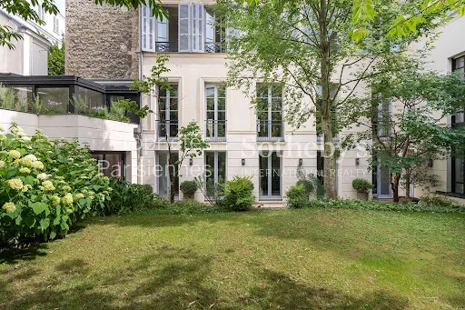 Appartement 8 pièces 371 m²