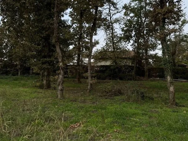 Terrain à bâtir de 740 m² à VERTHEUIL (33)