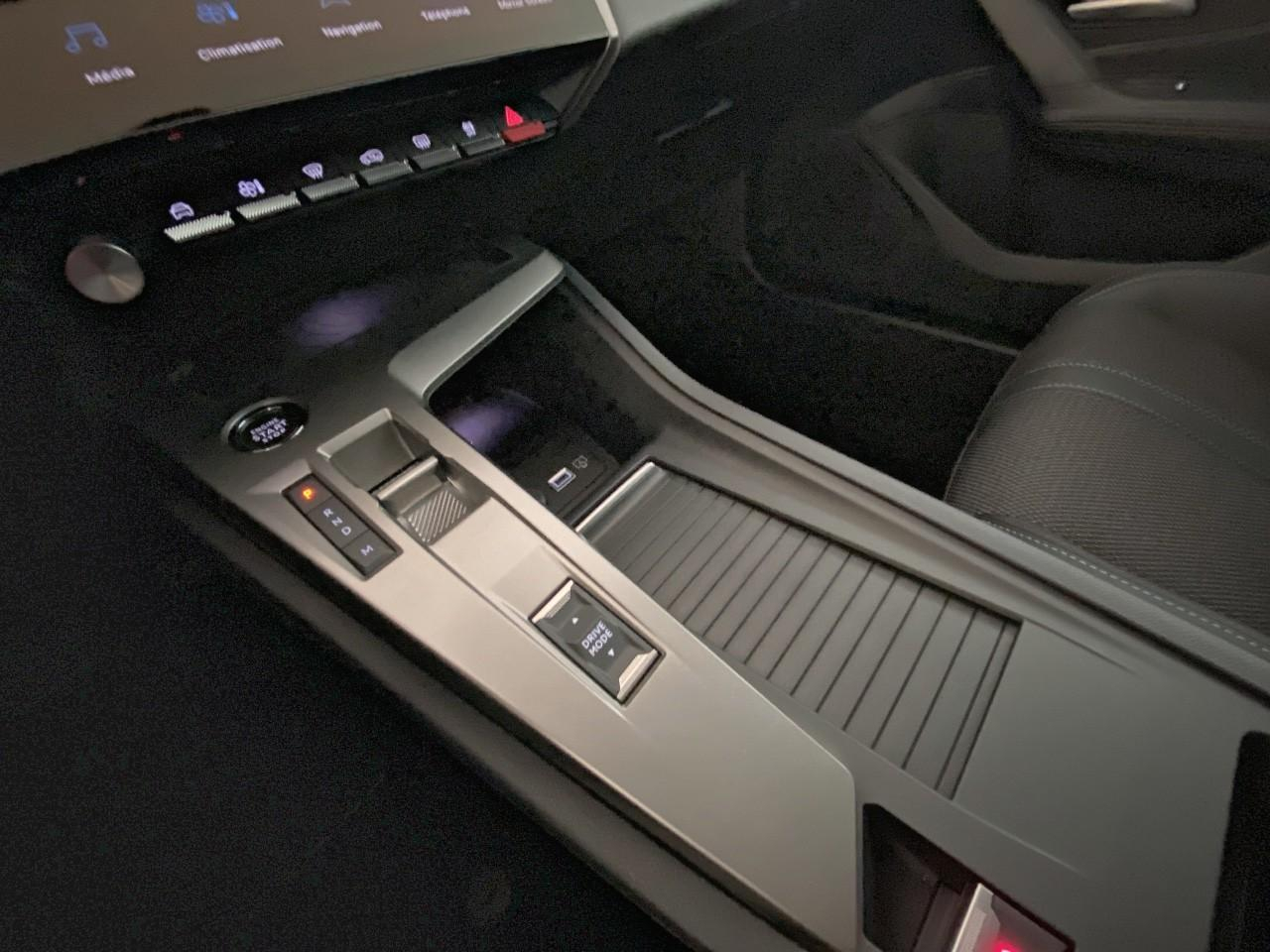 Peugeot 308 sw hybrid 145 e-dcs6 allure — photo 18