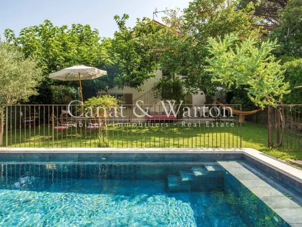 TOULON SERINETTE JOLIE VILLA D'EPOQUE RENOVE AVEC PISCINE ET STA