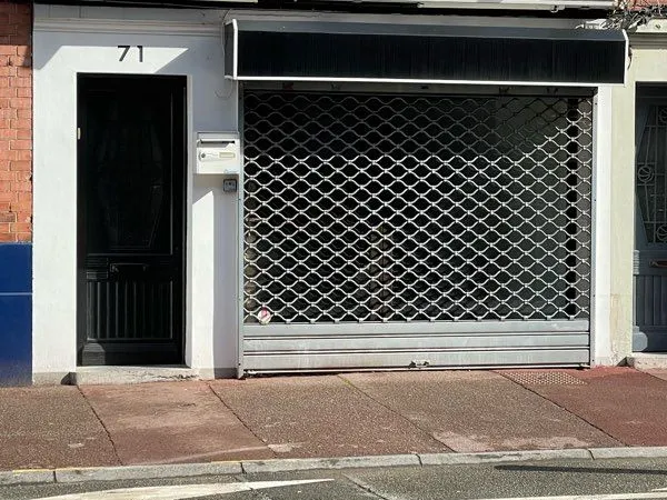 Local commercial bureau croisé laroche