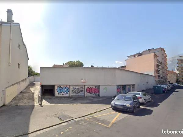 Lot de 16 garages. Paul Mistral. Idéal investisseur