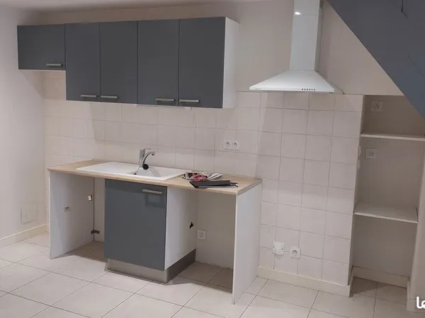 Location petite maison de bourg Vouillé (86)