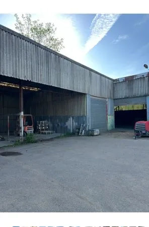 Local 500 M2 Pacy sur Eure
