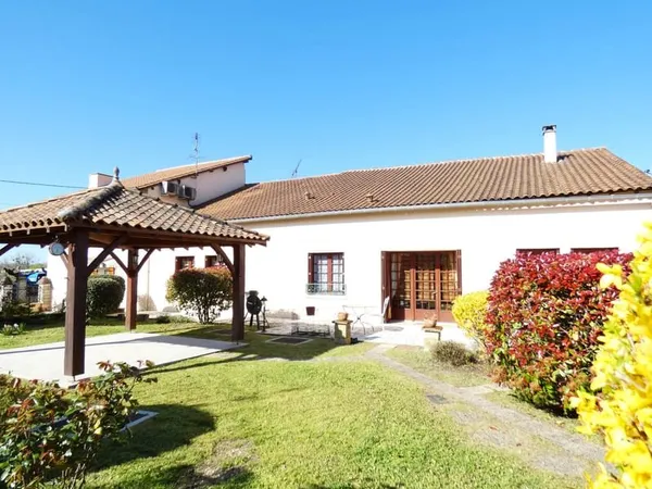 Maison type longère 245m2 - 4 chambres - avec dépendances