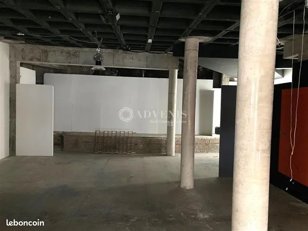 Local commercial 210 m²