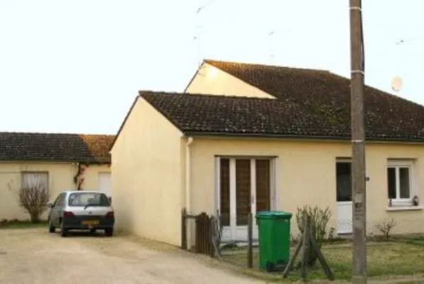 Maison dans village calme proche Vierzon