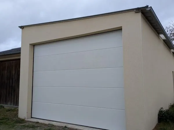 Grand garage 75m2 avec eau et électricité