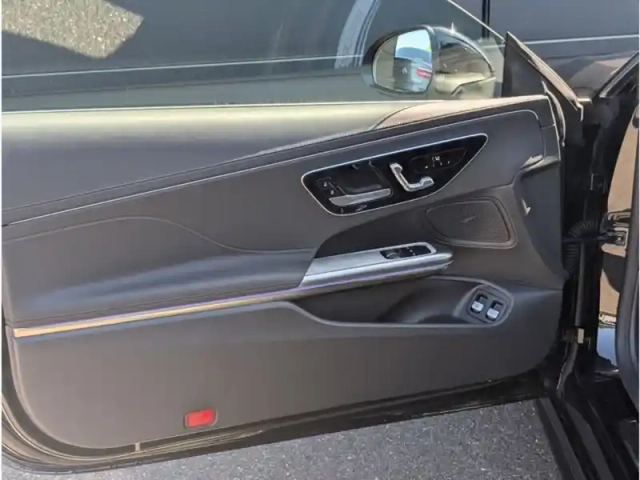 Mercedes Cle 300 e hybrid — photo 16