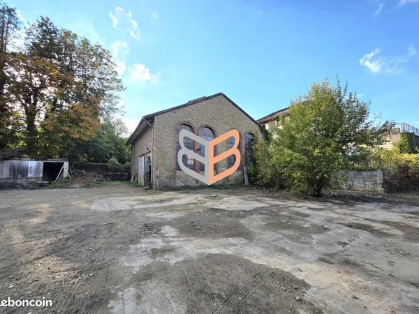 Local 1 pièce 224 m²