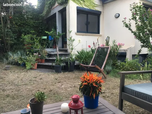 Appartement T3 77m2 avec jardin privatif de 207 m², terrasse et appentis - Petite copropriété