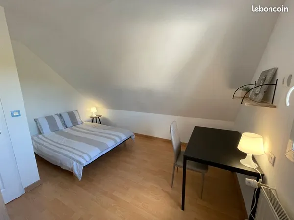 Chambre en colocation dans agréable maison proche bourg de Theix