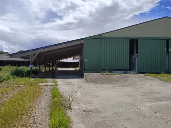 Location hangar