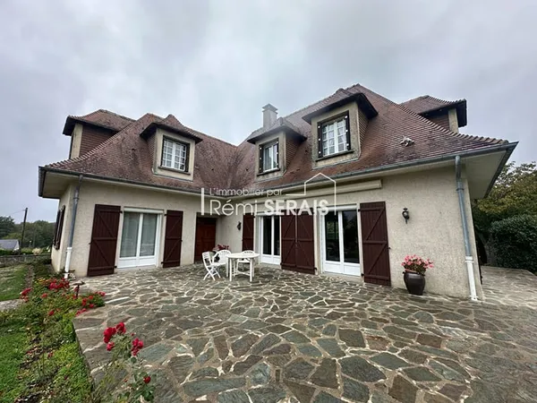 À FLERS ? Du caractère, de l'espace et une dépendance : une maison aux multiples possibilités